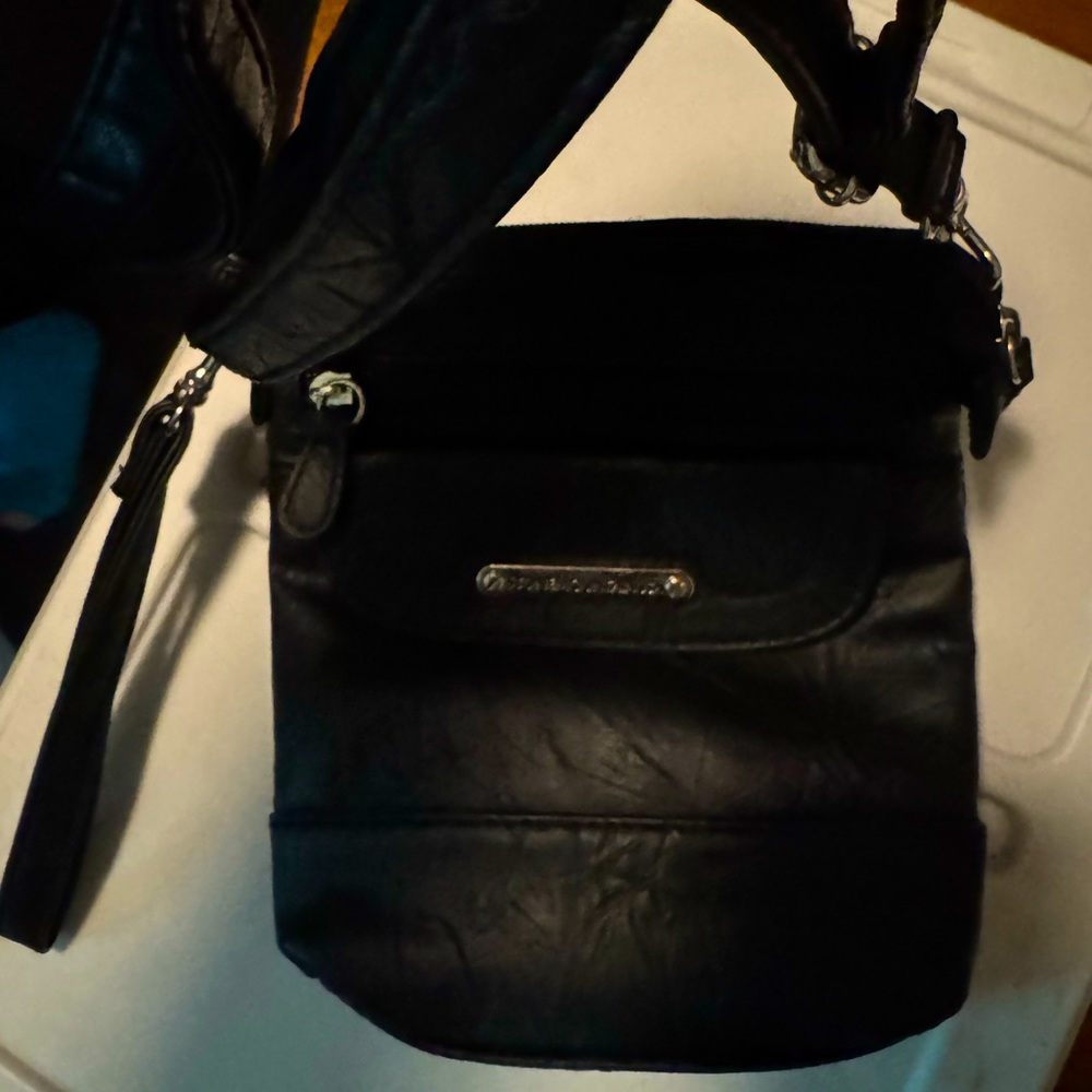 Stone Mountain Accessories Black Crossbody Bag